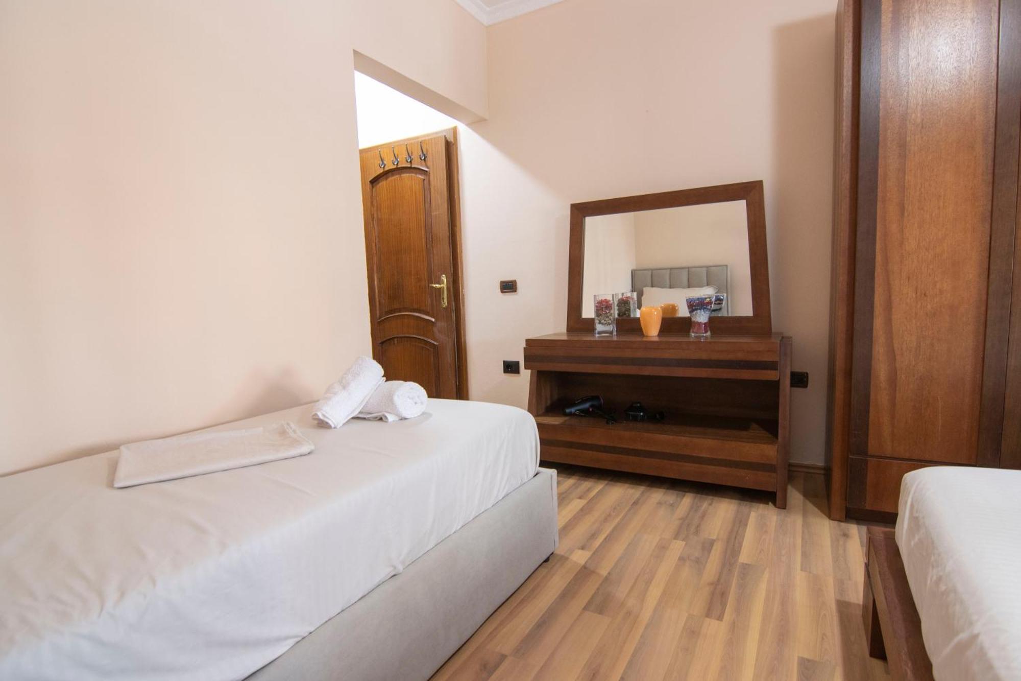 Apartamento Tirana Central Apartment *